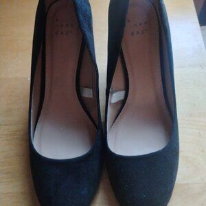 A New Day Black Closed-Toe Wedge Heels in Size 7.5
